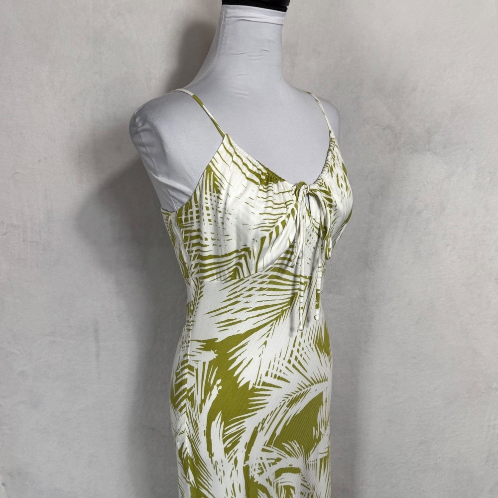 Olive Palm Print Maxi Dress - Women - Picture 6 of 16